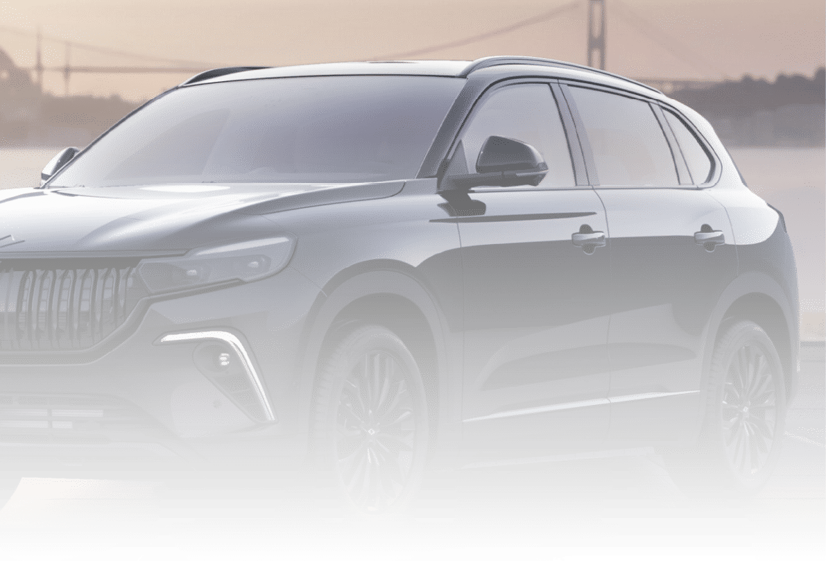 Carro SUV preto estacionado em rea urbana com luz do sol ao fundo e estrutura met lica vis vel.  Yapay zeka taraf ndan olu turulan a  klama